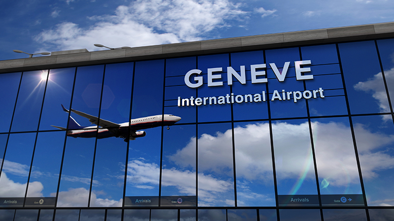 Avion survolant l'aéroport de Genève